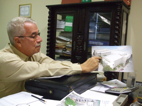 O secretário Alexandre Cardoso garantiu que o Restaurante Popular não será fechado (Foto: Marcelo Cunha)