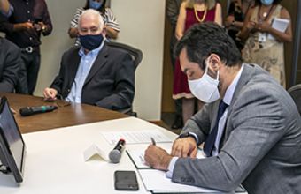 Cláudio Castro assina carta de compromisso pela retomada do crescimento da construção civil Rafael Campos