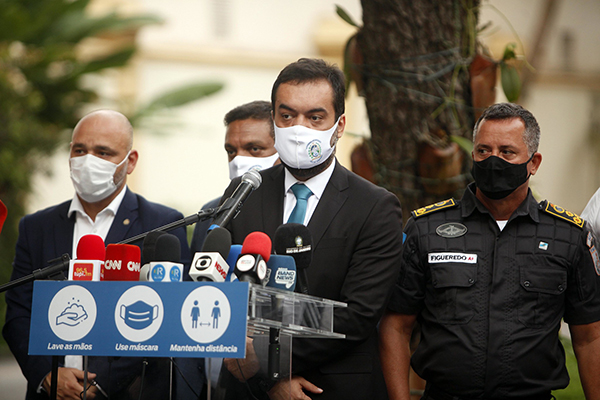 Cláudio Castro anuncia abertura de leitos, chegada de vacinas e calendário unificado de imunização