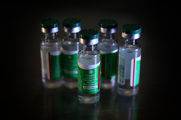 Secretaria de Estado de Saúde inicia vacinação de pessoas com autismo, paralisia cerebral e síndrome de Down