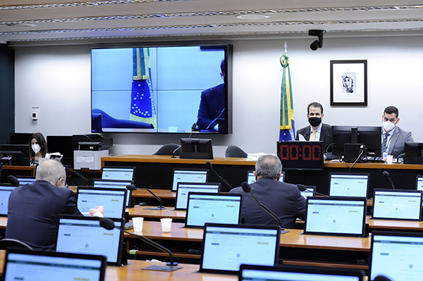 Foto: Banco de Imagens Paulo Guedes não vai à audiência pública pela terceira vez e deputado Aureo Ribeiro o acusa: "Ele odeia pobre"