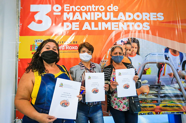 Belford Roxo capacita 571 merendeiras em manipulação de alimentos