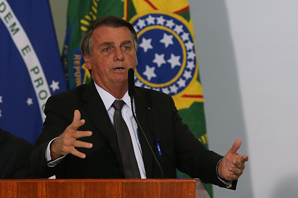 Foto: Banco de Imagens Com obstrução intestinal, Bolsonaro será levado para São Paulo