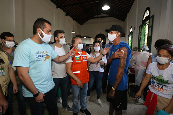 Governo do Estado e Prefeitura de Angra dos Reis realizam imunização em massa na Ilha Grande
