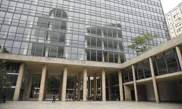 Foto: Banco de Imagens Deputados participam de ato contra venda do Palácio Capanema