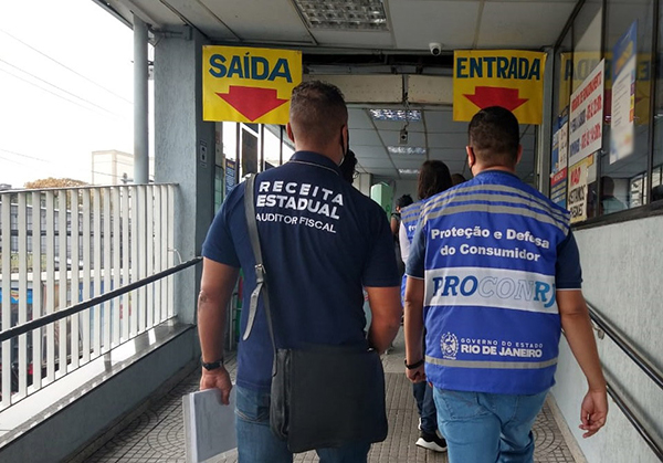 Procon descarta mais de 1,5 tonelada de alimentos impróprios