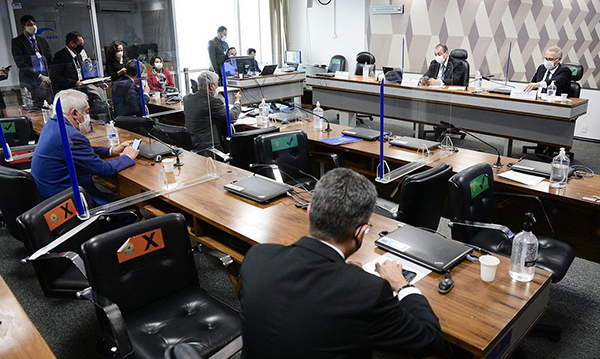 Foto: Banco de Imagens Aziz adia para quarta-feira a leitura do relatório da CPI