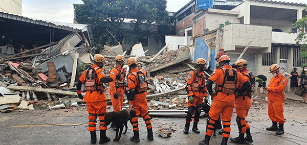 Três vítimas foram resgatadas com vida do desabamento de prédio em Nilópolis