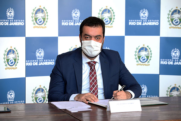 Governador Cláudio Castro sanciona Lei Orçamentária de 2022 sem déficit nas contas