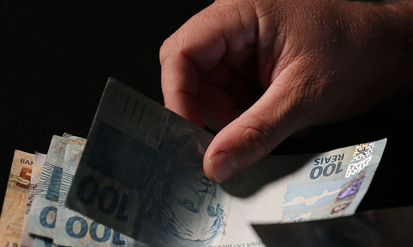 Foto: Banco de Imagens Nascidos de 1968 a 1983 podem agendar saque de valores esquecidos