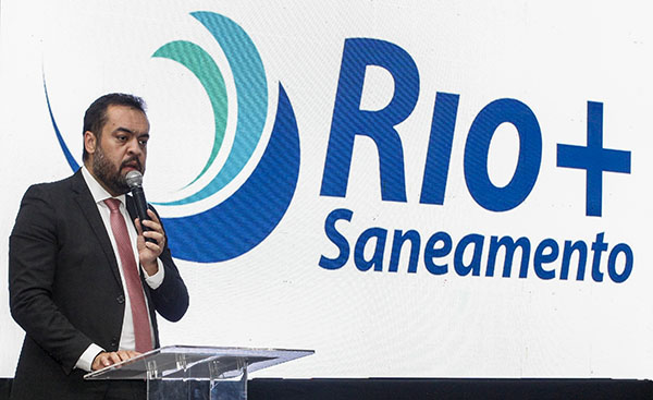 Cláudio Castro assina contrato da segunda fase de concessão dos serviços de saneamento