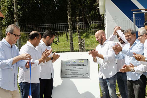 Governador entrega creche em Teresópolis, e anuncia a construção de 500 unidades habitacionais