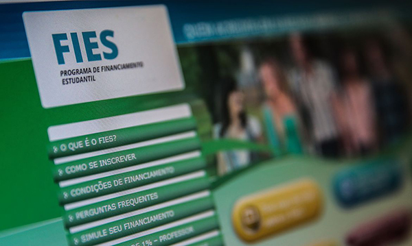 Foto: Banco de Imagens Refinanciamento de dívidas do Fies começa hoje com descontos até 92%