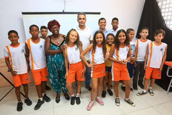 Ex-aluno da escola municipal Jardim Gláucia produz documentário