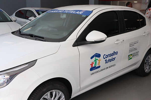 Aureo Ribeiro entrega veículos aos conselhos tutelares de 35 cidades fluminenses