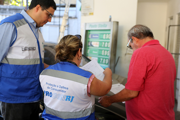 Governo do Rio fiscaliza mais de 400 postos de combustíveis em todas as regiões do estado