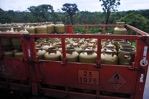Foto: Banco de Imagens Petrobras reduz preço do gás de cozinha pago pelas distribuidoras