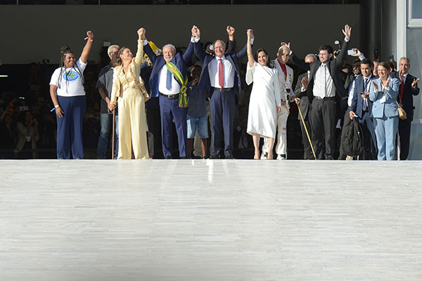 No parlatório, Lula reassume compromisso de cuidar dos brasileiros