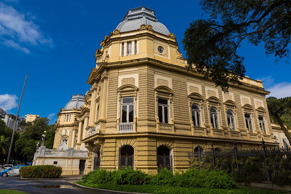 Rio de Janeiro melhora sua classificação em ranking da agência de risco Fitch