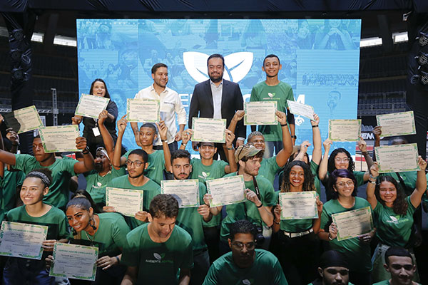 Governo do Estado forma 1.200 alunos do Ambiente Jovem