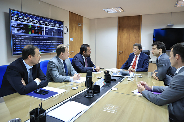 Cláudio Castro discute revisão da recuperação fiscal do Rio e entrega Carta dos Governadores a Haddad