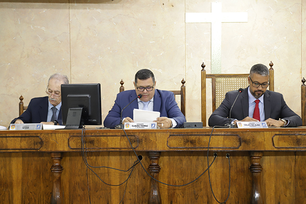 Vereadores falam da cobrança indevida de sacolas nos supermercados