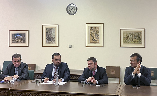 Cláudio Castro é recebido no Parlamento Britânico para reunião sobre energia renovável