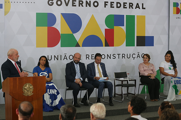 Foto: Banco de Imagens Governo libera R$ 2,44 bilhões extras para universidades