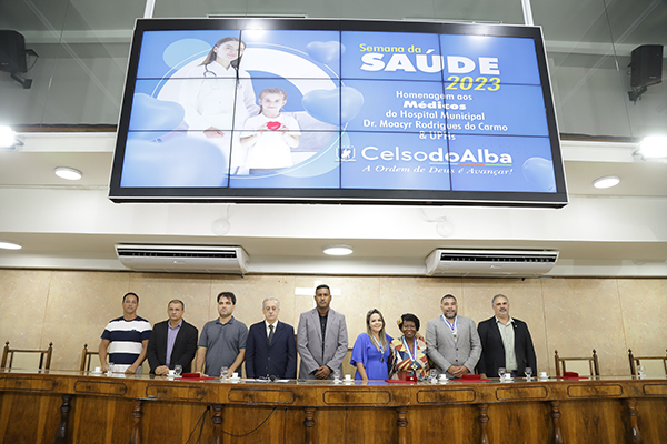 Médicos do Hospital Dr. Moacyr Rodrigues do Carmo são homenageados na Câmara