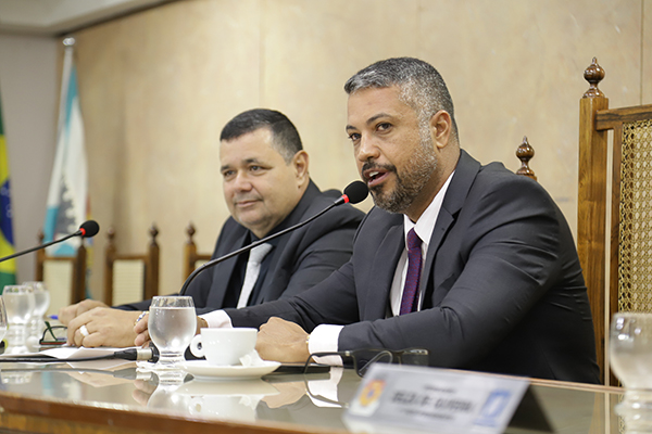 Segurança e iluminação pública foram abordadas em plenário