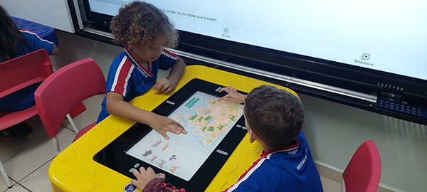 Maricá retorna às aulas com tecnologia de ponta