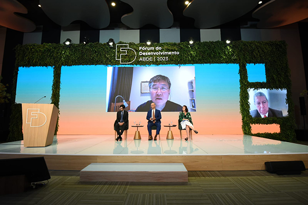 Estrutura econômica do Brasil está indo para trás e não para frente, aponta especialista