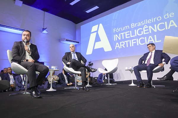 Foto: Banco de Imagens Cláudio Castro defende bom uso da Inteligência Artificial para agilizar serviços públicos