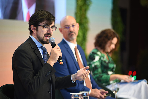 Brasil precisa criar vantagens competitivas, diz Guilherme Mello, do Ministério da Fazenda