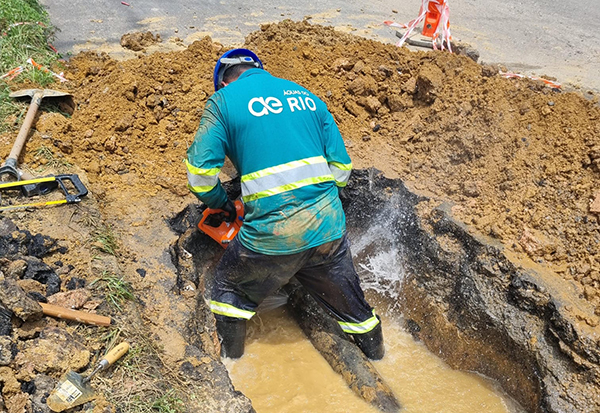 Baixada Fluminense ganha mais de 300 registros de água para melhorar o abastecimento
