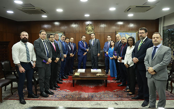 Cláudio Castro propõe ao Congresso conjunto de medidas para asfixiar os grupos criminosos