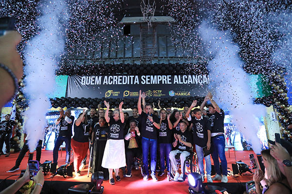 Maricá inicia entrega de bolsas do Passaporte Universitário