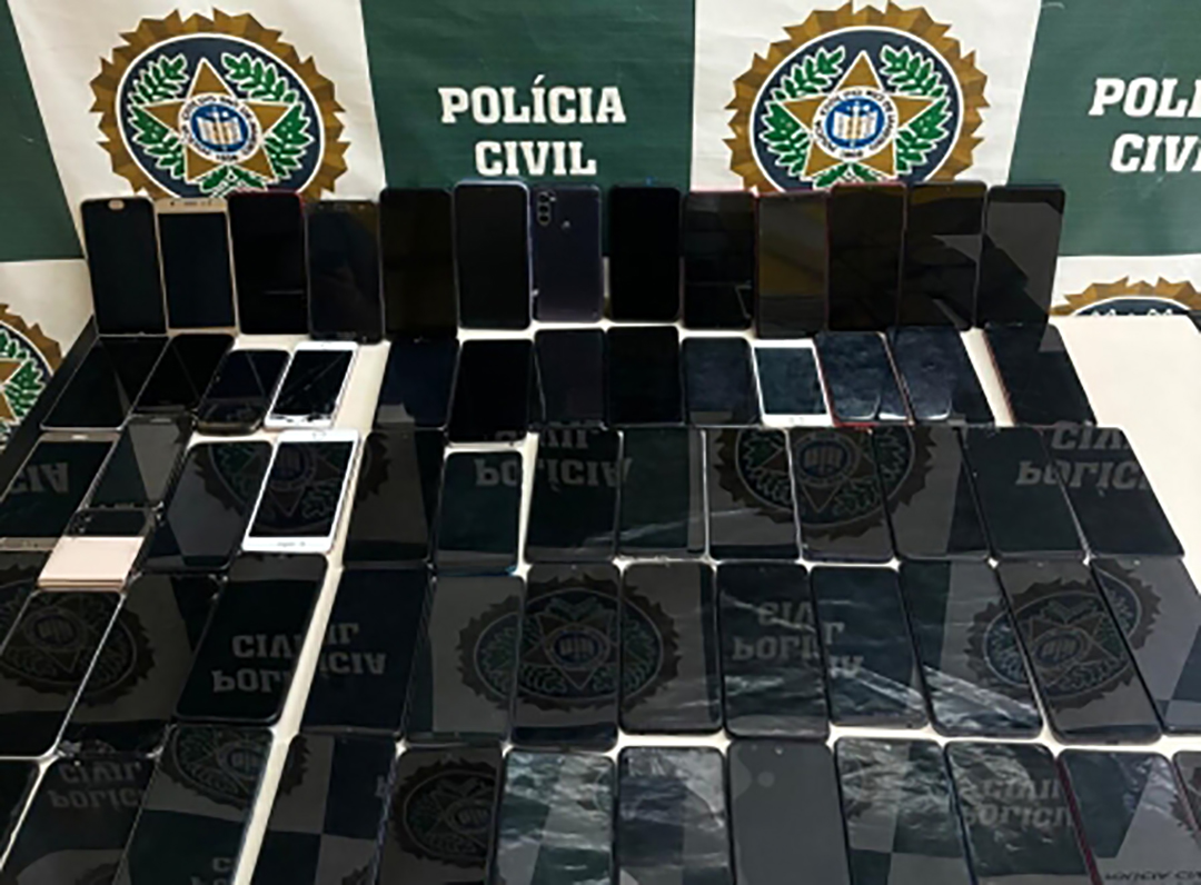 Blitz apreende celulares roubados em feira livre de Duque de Caxias