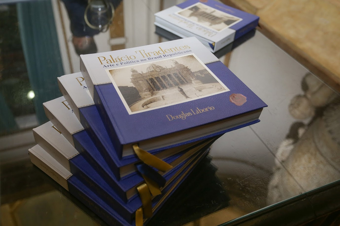 Alerj lança livro que celebra a história e o legado do Palácio Tiradentes
