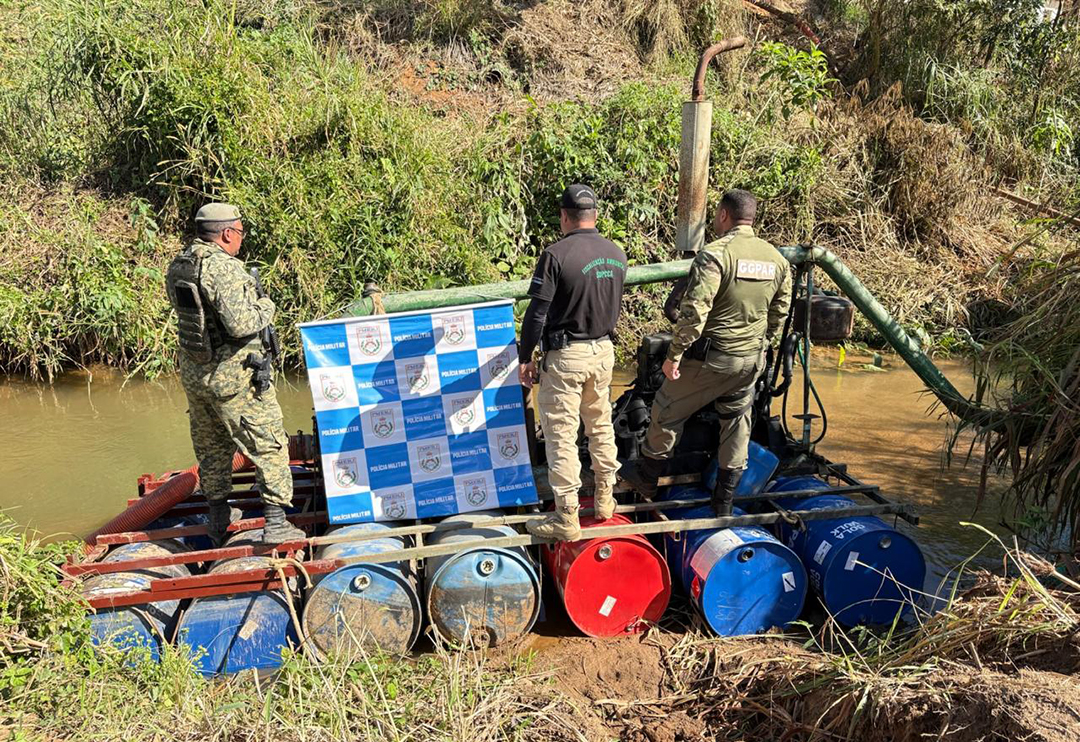 Foto: Divulgação/GOVRJ Secretaria do Ambiente, Inea e Polícia Militar embargam extração ilegal de areia