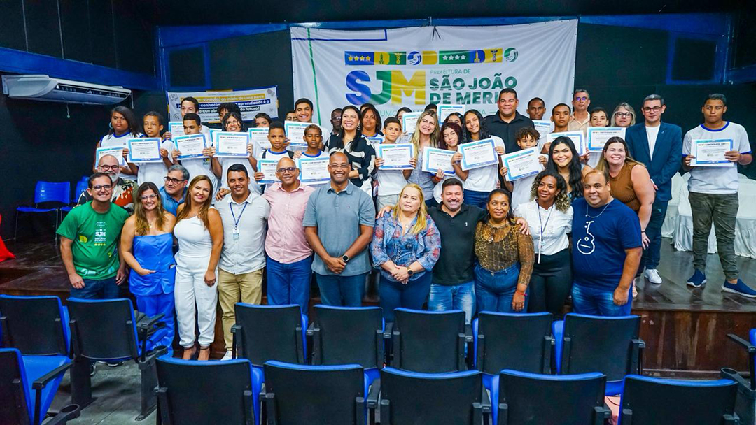 Foto: Gilberto Rocha/Meriti Educação de Meriti forma primeira turma em curso de manutenção de computadores