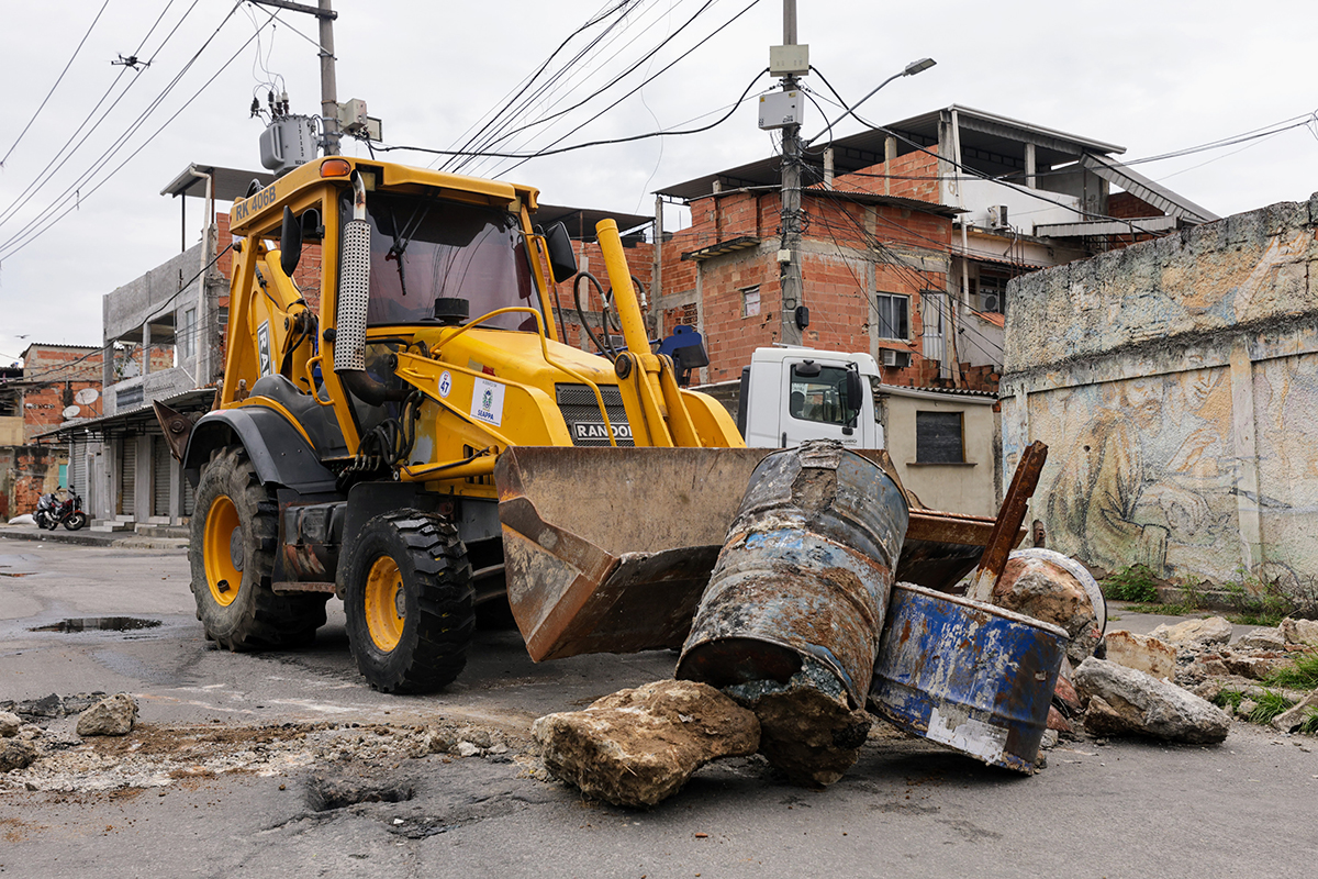 Foto: Rafael Campos/GOVRJ Em quatro meses, Barricada Zero já removeu quase 14 mil toneladas de entulhos