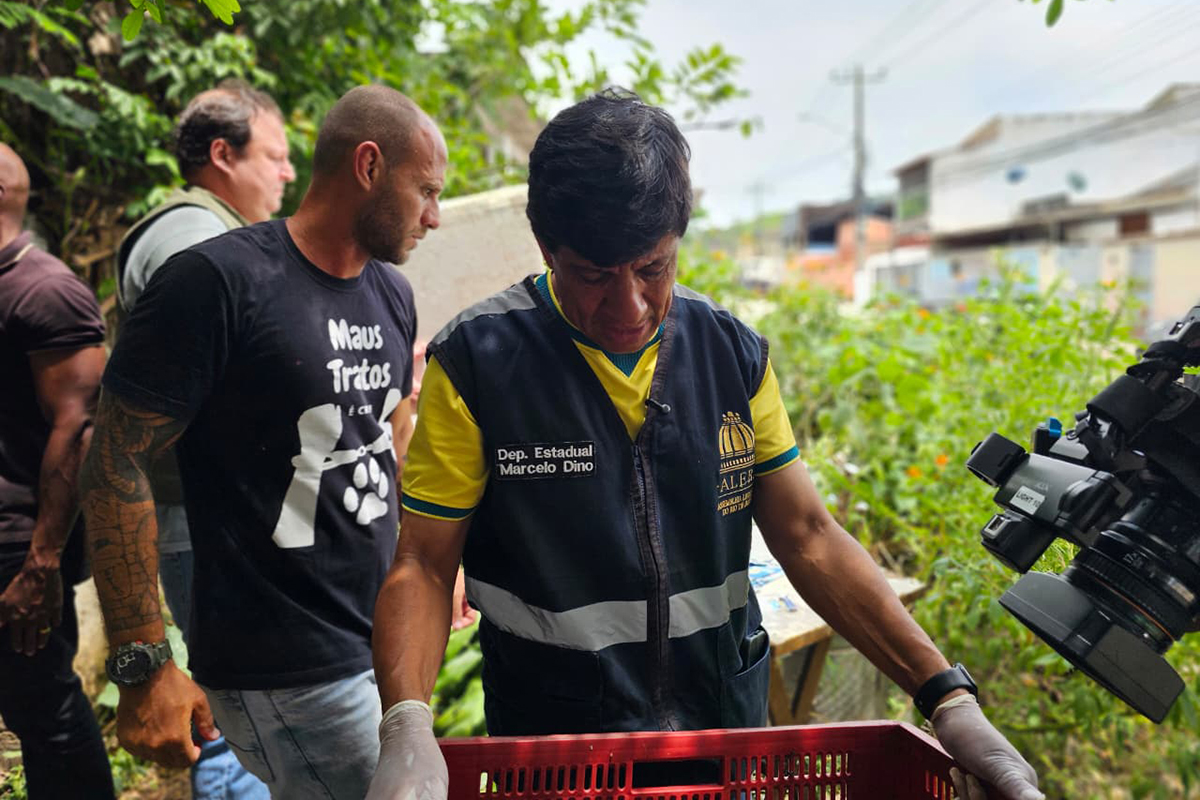 Foto: Evyleen Freitas Denúncia leva Marcelo Dino a fiscalizar imóvel em Bangu e resgatar animais